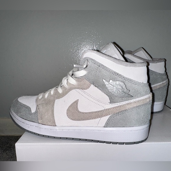 Nike Shoes - Nike Women’s Air Jordan 1 MID SE
